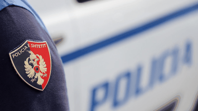 Sekuestrohen drogë, armë, bizhuteri dhe 29 mijë euro në Portin e Durrësit, arrestohet 42-vjeçari