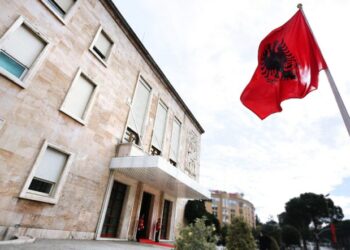 Administrata katër ditë pushimi për Krishtlindjet