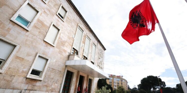 Administrata katër ditë pushimi për Krishtlindjet