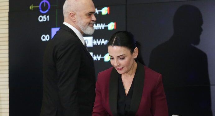 “Deklaratat, presion ndaj gjyqësorit”, Rama i përgjigjet shoqatës së Gjyqtarëve për ‘Ballukun’: Gaboni nëse mendoni se do të mbyll gojën! Ju këndojnë librin e shtëpisë…