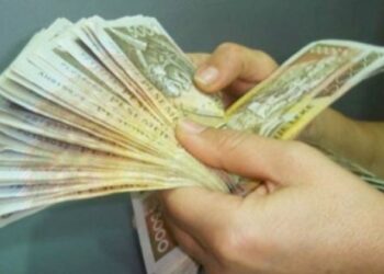 Ekonomia e ndikimit/ Si të rinjtë shqiptarë duan të pasurohen brenda natës