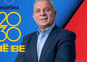 Bashkia Tiranë lëshon dorën, 200 mijë euro tender për të larë makinat. Kompania e lidhur me djalin e ish-deputetit Frrok Gjinit