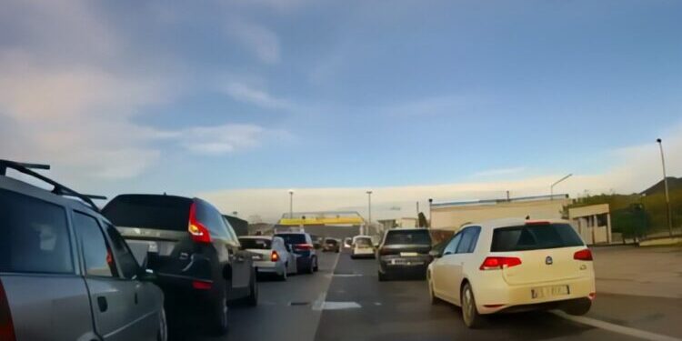 Aksident zinxhir në autostradën Tiranë–Durrës, përplasen 6 makina