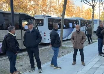 Shoferët e linjave të transportit interurban në Vlorë në protestë, kërkesat