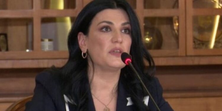 Përfundon procesi për masat e AKSHI-t ndaj gjashtë personave, arrest shtëpie për drejtoreshën Mirlinda Karçanaj