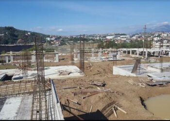 Ndërtuan 7 vila pa lejë, IKMT shkon te kompleksi ‘Secret Garden’ i mikut të Edi Ramës
