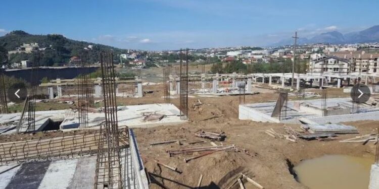 Ndërtuan 7 vila pa lejë, IKMT shkon te kompleksi ‘Secret Garden’ i mikut të Edi Ramës