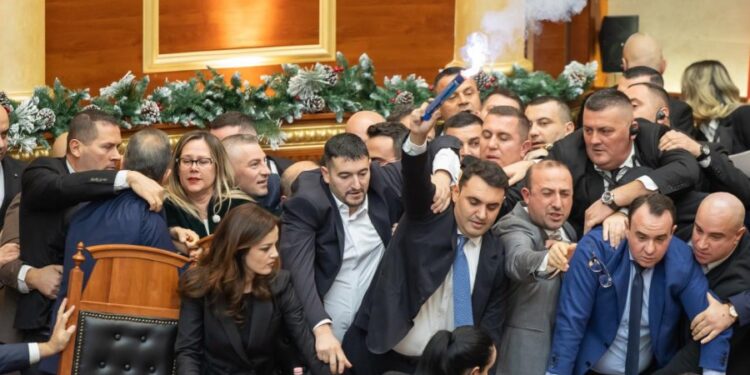 Gazeta spanjolle ‘El Mundo’: PD njofton protesta masive dhe kërkon dorëheqjen e qeverisë