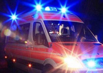 Përplasen dy automjete në kryqëzimin e Gjadrit, plagosen drejtuesi malazez dhe pasagjerja