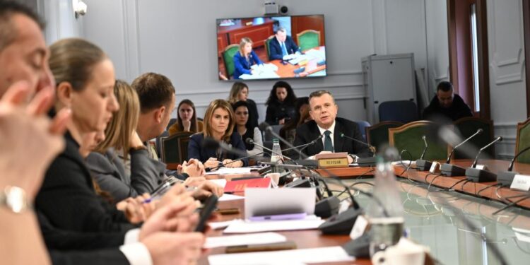 Ligji “Për mbrojtjen nga diskriminimin”/ Balla: Pas 2020-s u shfaqën forma të reja, ligji mbyll boshllëqet për viktimat dhe ankimet