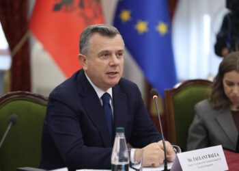 “Aman mos votoni për atë se është e çmendur apo e pabesë”, Balla i përgjigjet Berishës për Avokatin e Popullit: Bëtë hajgare me procesin! Boll me lojëra “macja me miun”