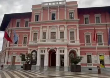 Punonjësit e Bashkisë së Vlorës, vjedhin karburant nga mjetet e punës në pikën e grumbullimit të mbetjeve