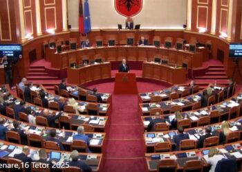 “Jeni e keqja banale e kombit!”, Berisha shpërthen në akuza ndaj PS-së: Doni të grabisni Avokatin e Popullit!
