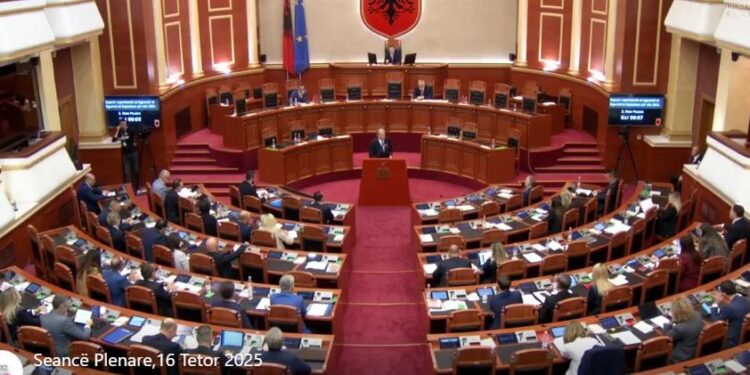 “Jeni e keqja banale e kombit!”, Berisha shpërthen në akuza ndaj PS-së: Doni të grabisni Avokatin e Popullit!