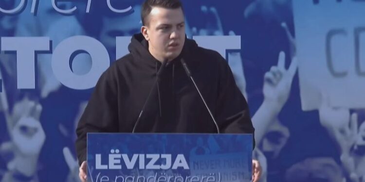 “Lë garant fëmijët e mi, s’ju tradhtoj”, djali i Azem Hajdarit tregon të pathënat e liderit të Dhjetorit: S’e njihte konceptin e frikës. Si i frymëzoi studentët për të shembur dikaturën!