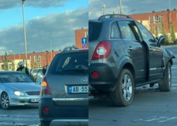 Përplasen dy makina te kryqëzimi i ish-sheshit Shqiponja