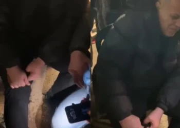 Protesta te Kryeministria/ Policia e Ramës i thyen këmbën qytetarit
