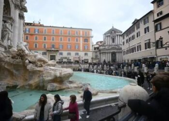 Roma do t’u kërkojë pagesë turistëve për t’iu afruar Shatërvanit të famshëm Trevi