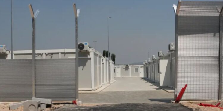 Projektvendimi/ Shqipëria parashikon ngritjen e 20 qendrave të reja pritëse për emigrantët nga Siria, Libani e Gaza, ja qytetet ku do të vendosen kampet