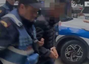 I mori me dhunë nga qafa varësen e floririt, një gruaje, arrestohet ‘skifteri’ në Kamëz
