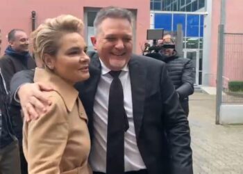“Mos e kruaj shumë”, Monika Kryemadhi batuta me Jul Dedën para SPAK: Për çfarë ke ardhur?