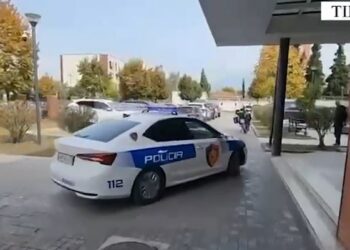EMRAT/ Dhunuan dhe grabitën shitësin në Tiranë. Arrestohet 33-vjeçari, në kërkim dy bashkëpunëtorët