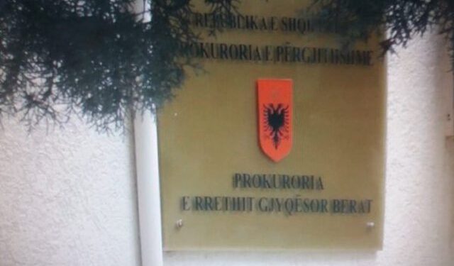 ‘Organizimi i lojërave të fatit’, ‘Mbajtja e Armëve’ dhe ‘Nxjerrje e sekretit shtetëror’/ Dënohen ish-kreu i SHISH në Berat dhe djali i tij! Kopjuan të dhënat dhe…