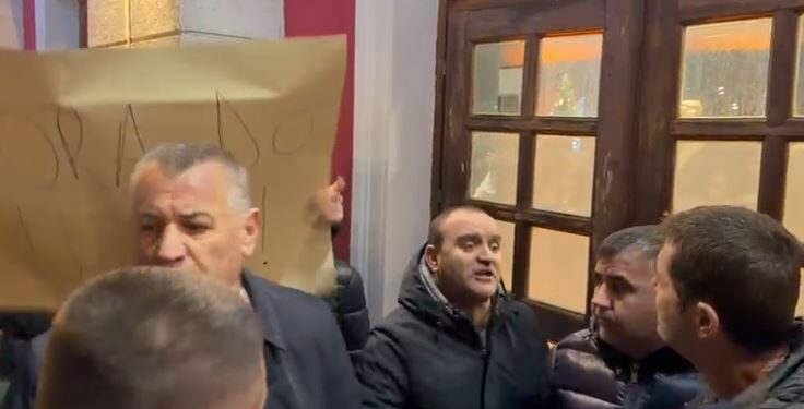 Vlora disa ditë pa ujë, qytetarët dalin në protestë