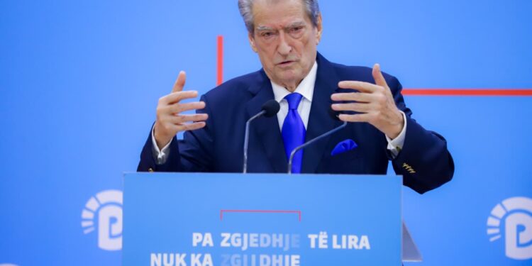 Foltorja e Ervin Salianjit me demokratët, Berisha: Aktivitet privat, s’ka lidhje me PD-në