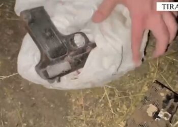Lëviznin me armë në automjet, arrestohen dy të rinjtë në Tiranë