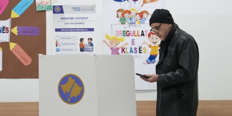 Zgjedhjet në Kosovë, ja sa është pjesëmarrja deri në 17:00
