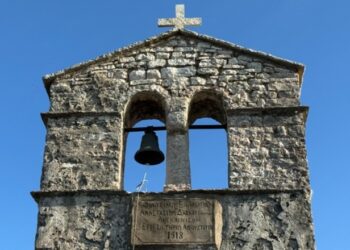Vidhet këmbana 250-vjeçare e Manastirit të Shën Gjergjit në Sarandë