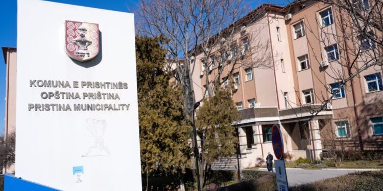 Rryshfet dhe shpërdorim detyre, arrestohen tre zyrtarë në Prishtinë