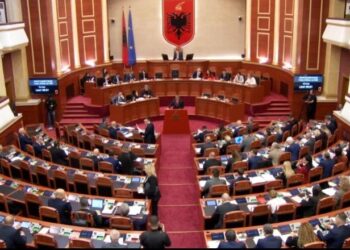 “Kriza e besimit në politikë: pushtet i konsumuar dhe opozitë pa vizion”