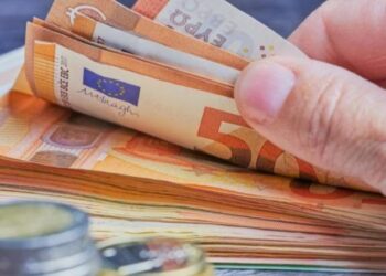 Kursi i Euros pëson sërish rënie, prek minimum të ri historik