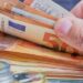 Kursi i Euros pëson sërish rënie, prek minimum të ri historik