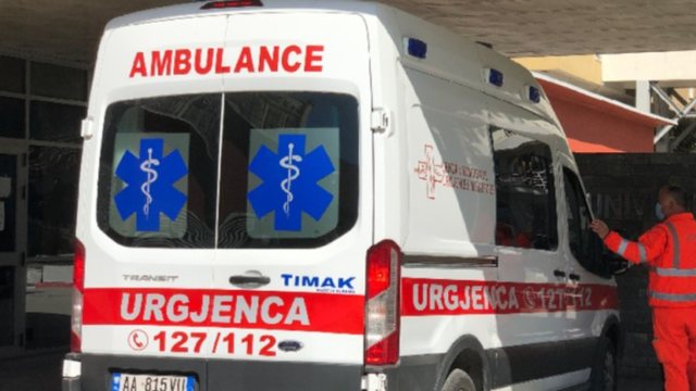 Porta e oborrit zë poshtë një 12-vjeçar, dërgohet në spital