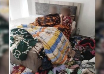 Denoncimi për “braktisjen” e 3 fëmijëve, të miturit me zgjebe, nëna mohon akuzat: Punoj dy turne