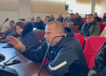 “Ku janë dëmshpërblimet?”, fermerët e dëmtuar nga përmbytjet përplasen me drejtuesit e bashkisë Maliq