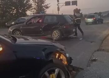 Aksident në Durrës/ Përplasen dy automjete, 5 të plagosur