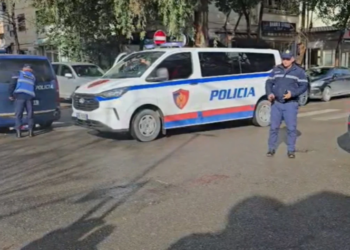 Babai plagosi vajzën me thikë, reagon policia: Autori qëlloi edhe kalimtarin që tentoi ta ndalonte