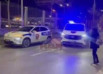 Aksident gjatë natës në Shijak, humb jetën kalimtari