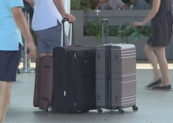 Një vend që po zbrazet: Shqipëria në krye të Europës për emigracion