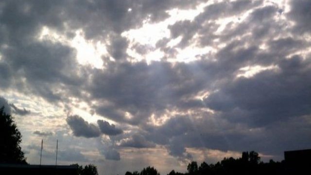 Ditë me diell dhe me vranësira të pakta, parashikimi i motit