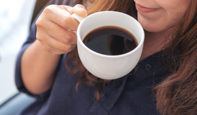 E dini se cili është orari i duhur për të pirë kafe?