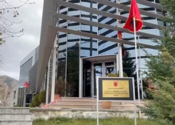 Abuzoi me 12-vjeçaren dhe e la shtatzënë, Gjykata e Korçës lë në burg të moshuarin