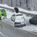 Borëpastruesja përplas 3 makina në Rrugën e Arbrit, një person përfundon në spital