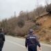 Rrezik në hyrje të Klosit, shkëmbi shkëputet nga mali, pezullohet qarkullimi i mjeteve