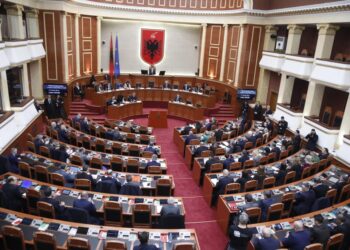 Shpifja, pse ndryshimet e PS nuk bindin median dhe shoqërinë civile