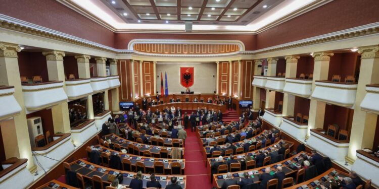 Pjesëmarrja në “Bordin e Paqes”/ Balla mesazh socialistëve: Votimi në Kuvend do kryhet me procedurë të përshpejtuar